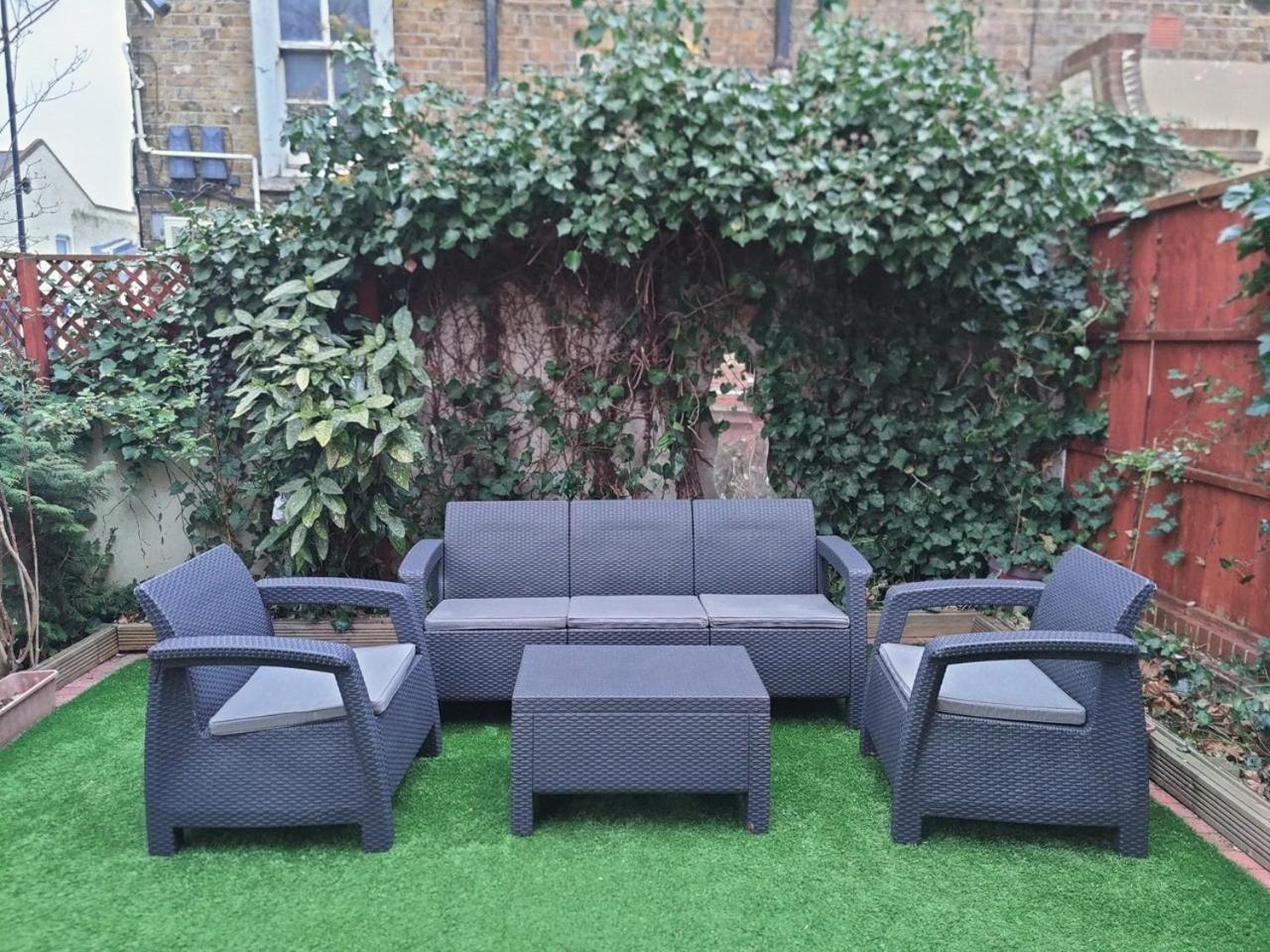 London Stratford - Spacious 2 Bed Flat With Secured Parking & Private Garden Экстерьер фото
