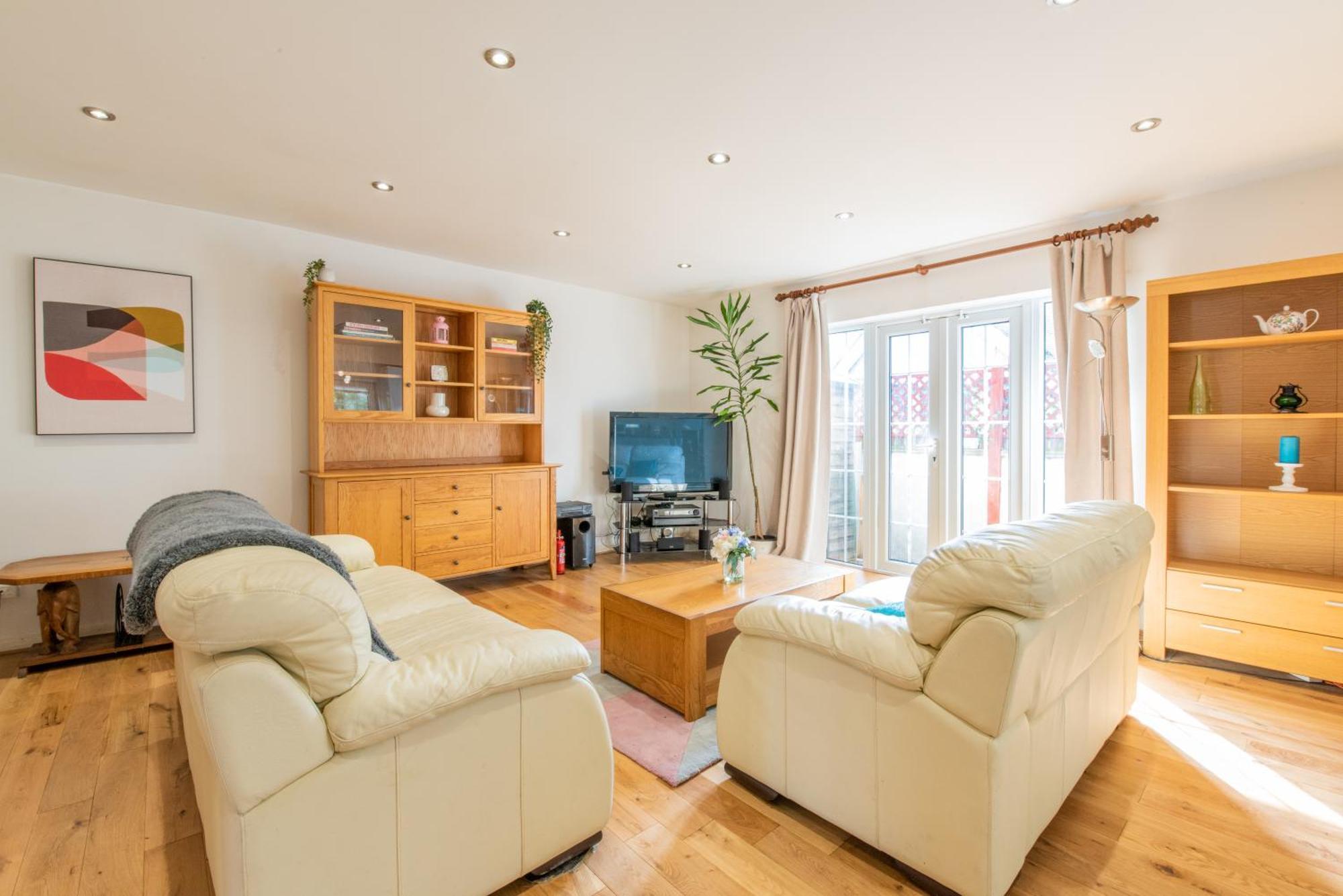 London Stratford - Spacious 2 Bed Flat With Secured Parking & Private Garden Экстерьер фото