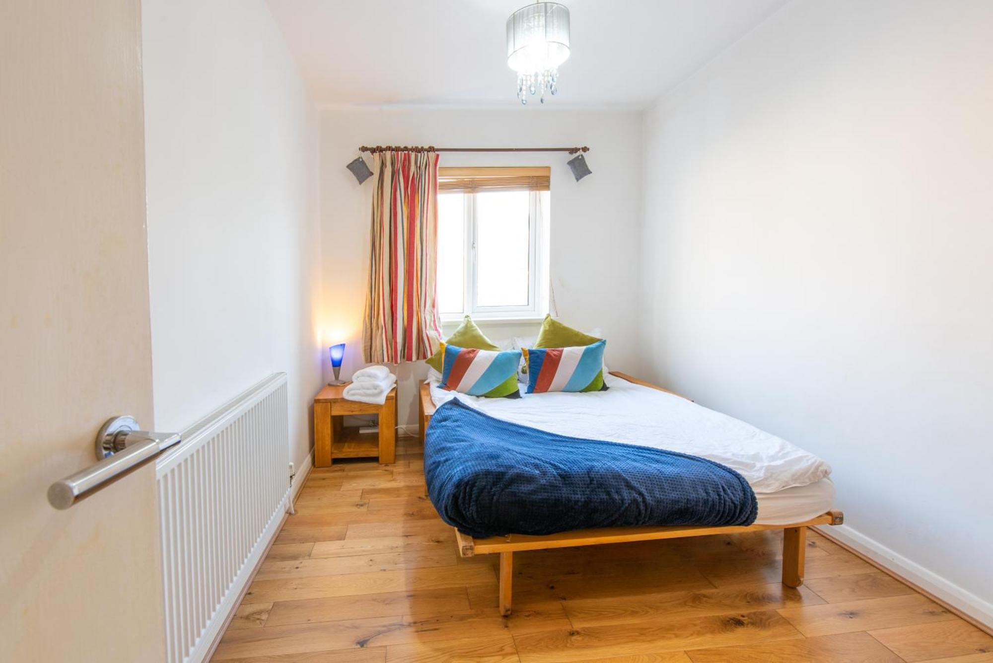 London Stratford - Spacious 2 Bed Flat With Secured Parking & Private Garden Экстерьер фото
