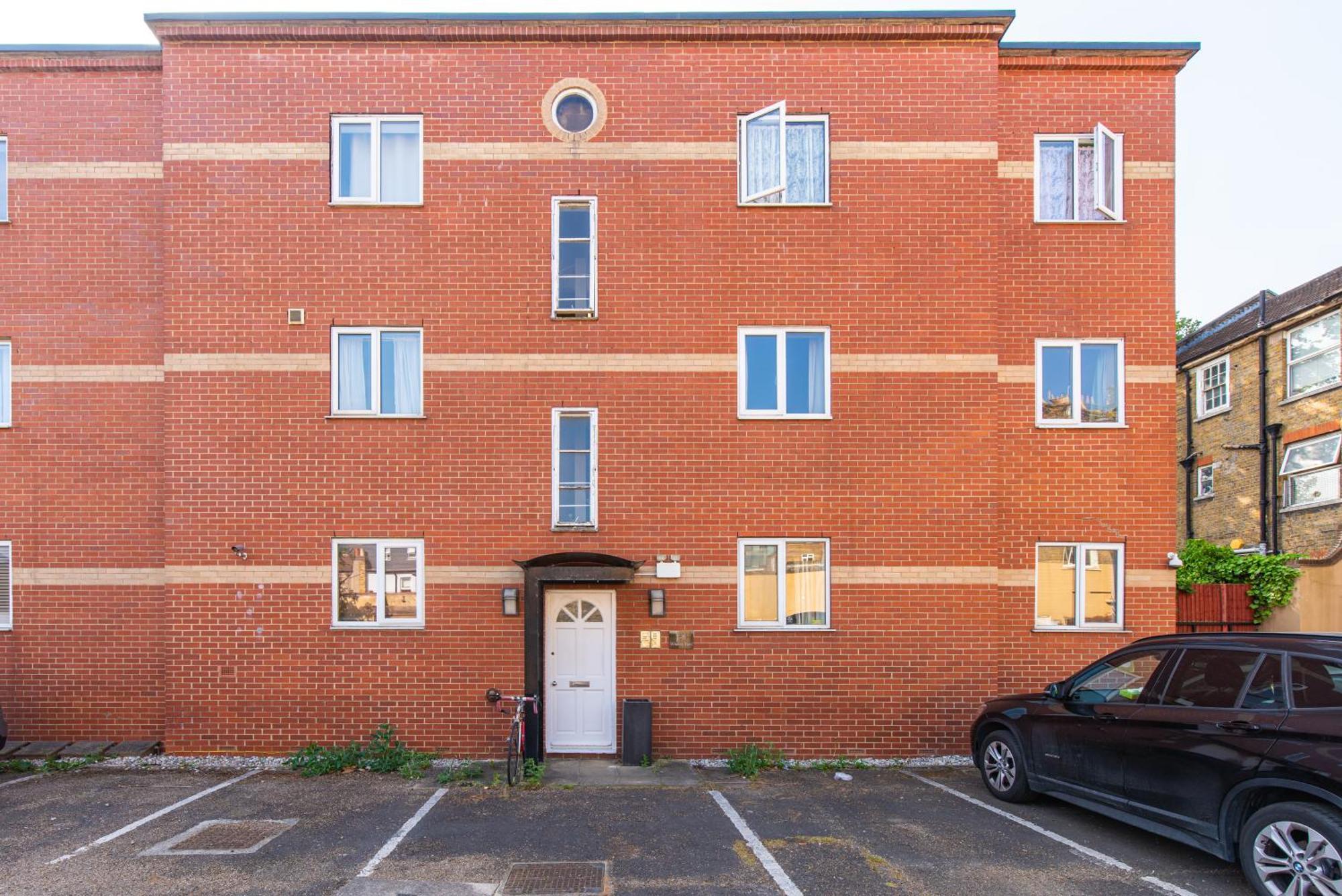 London Stratford - Spacious 2 Bed Flat With Secured Parking & Private Garden Экстерьер фото