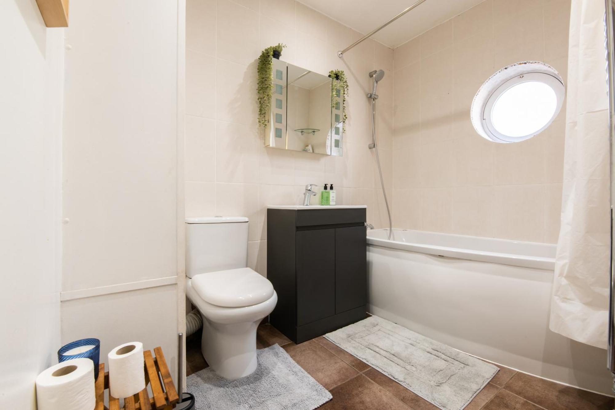 London Stratford - Spacious 2 Bed Flat With Secured Parking & Private Garden Экстерьер фото