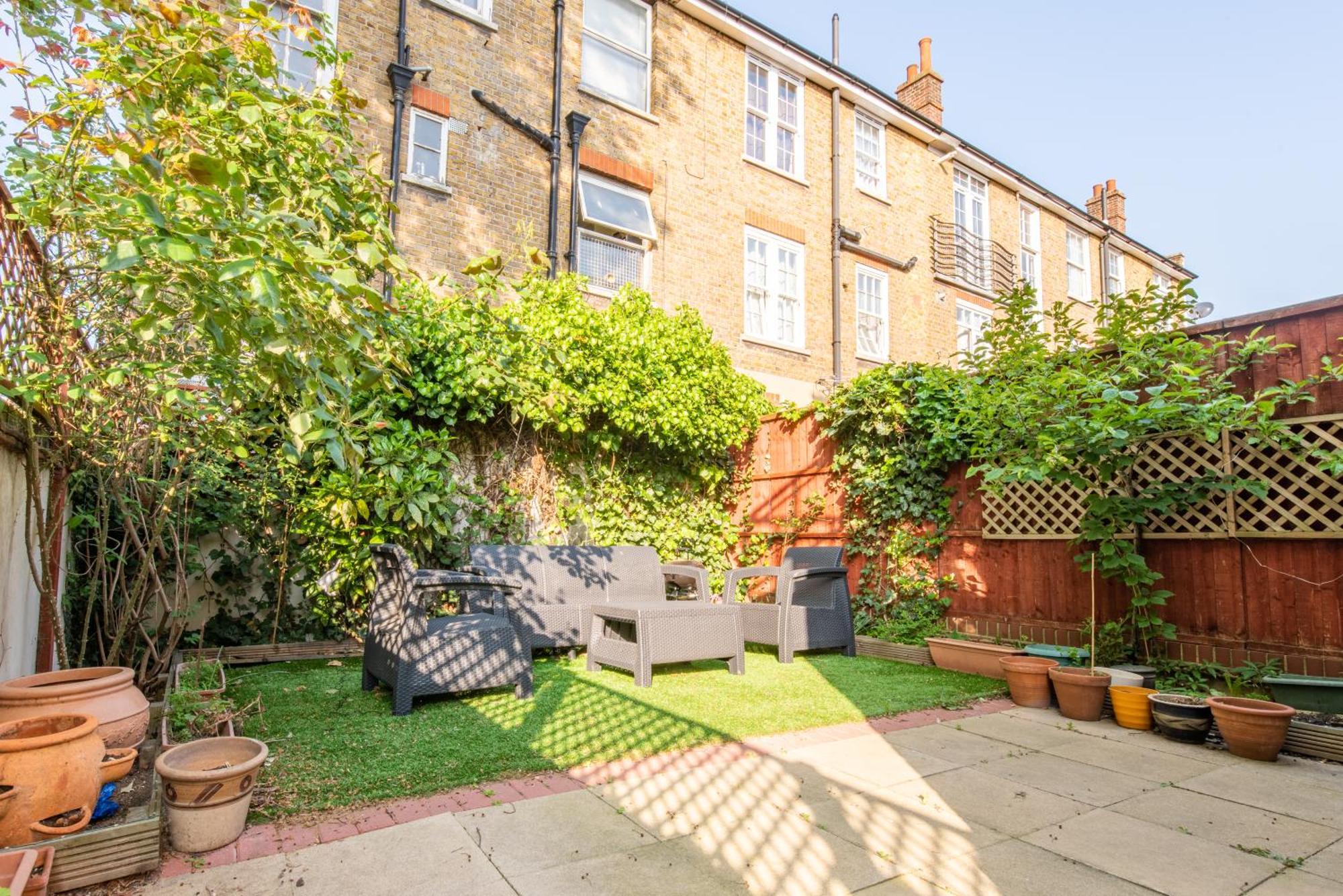 London Stratford - Spacious 2 Bed Flat With Secured Parking & Private Garden Экстерьер фото