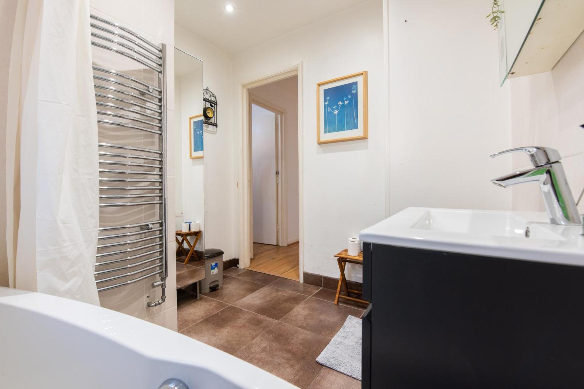 London Stratford - Spacious 2 Bed Flat With Secured Parking & Private Garden Экстерьер фото